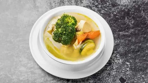 🍲 Caldo de Pollo / Chicken