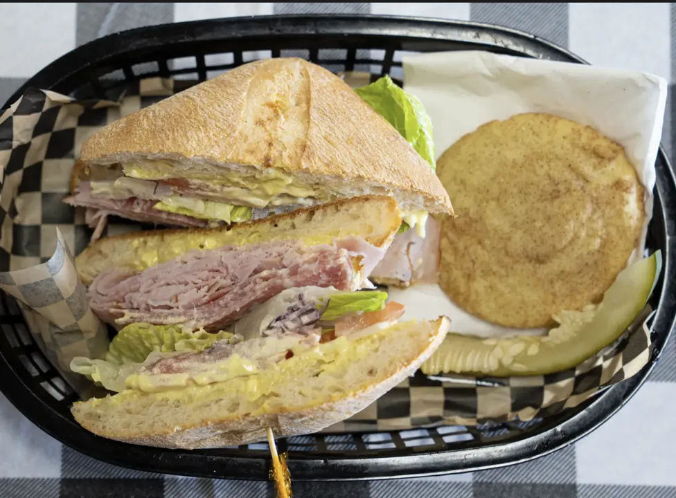 🥪 Italian Deli