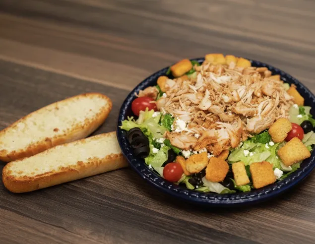 🥗 Chicken Kebab Salad with Garlic Cheese Bread