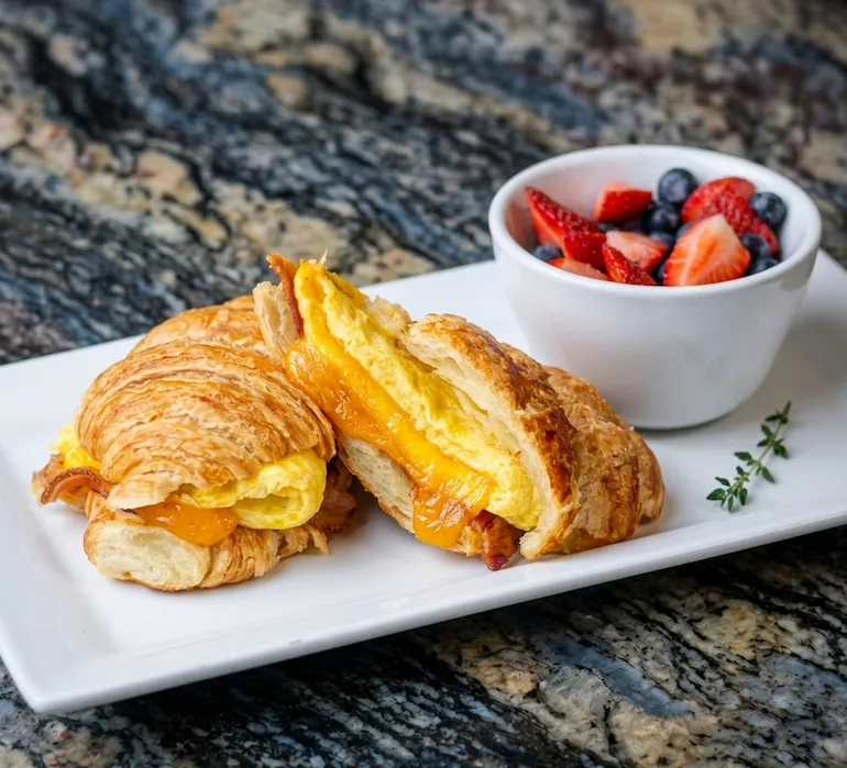 🥐 Croissant Sandwich